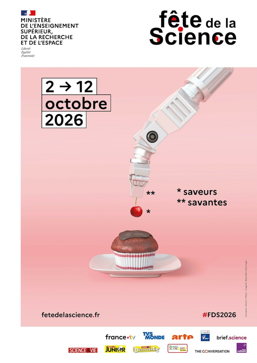 Affiche de la Fête de la science 2026, avec un bras robotisé déposant une cerise sur un gâteau.