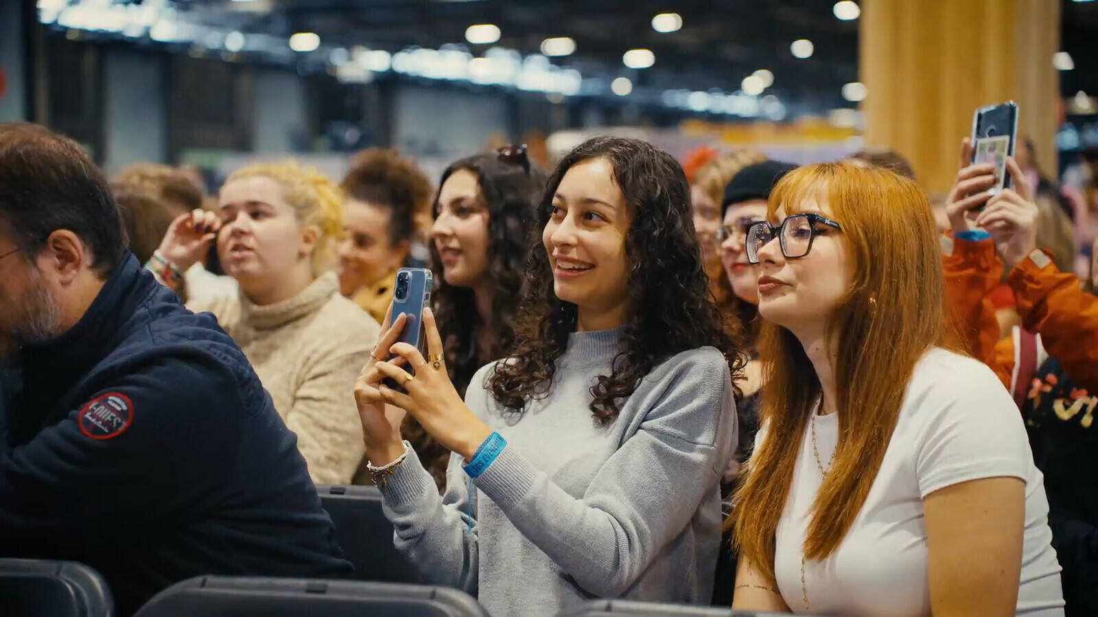 Le public assiste à une animation de Paris Manga & Sci-Fi Show.